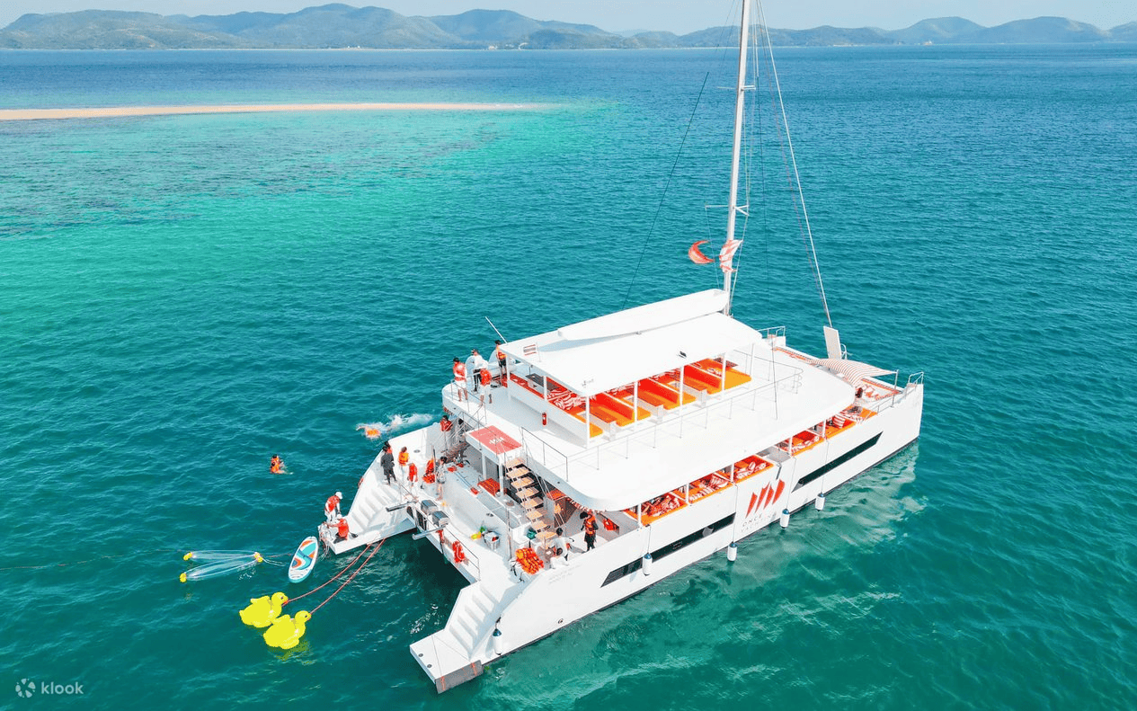 Chateau Ultimate Party Catamaran – 3 Islands Tour